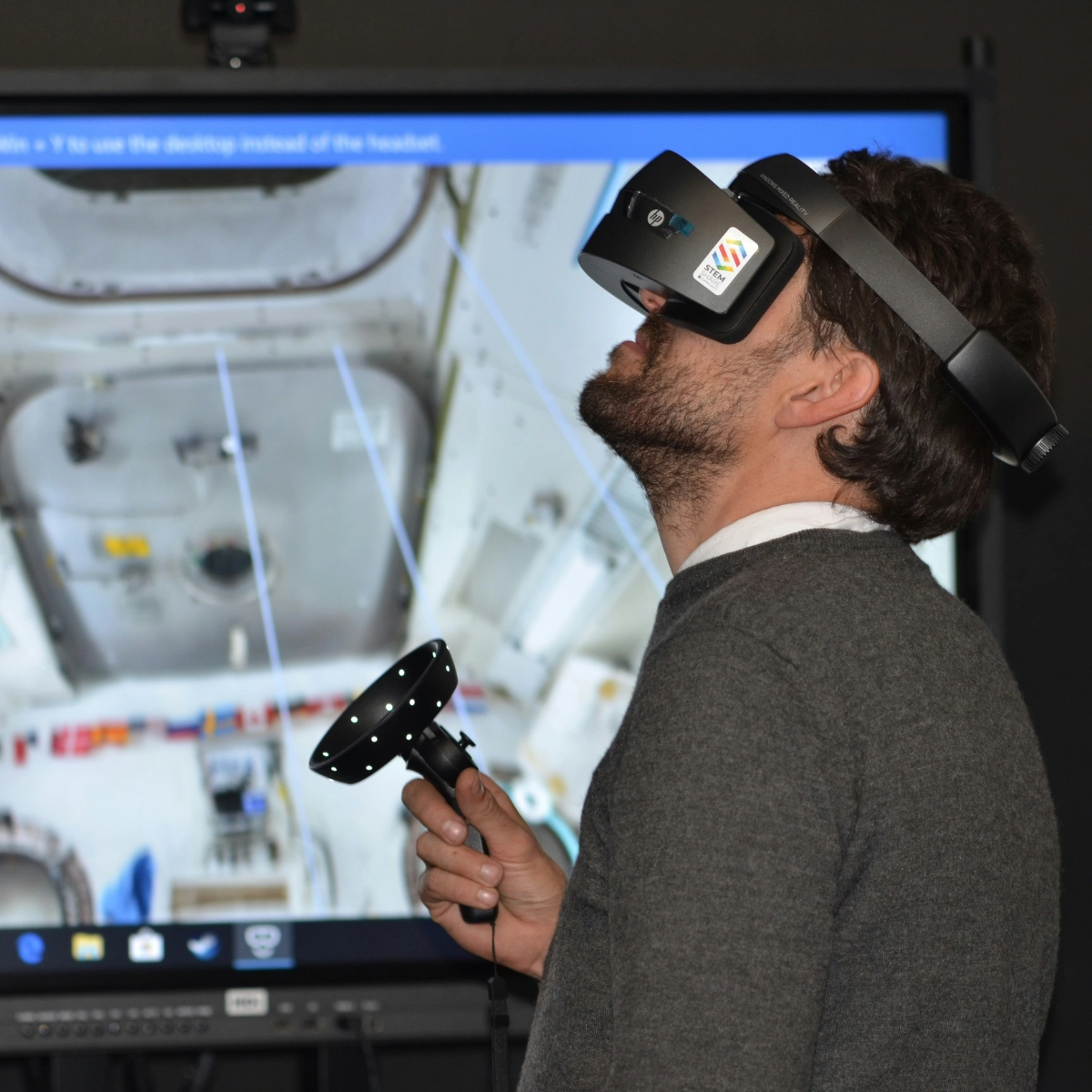 A user learning though a VR headset
